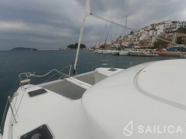 Lagoon 42 - Yacht Charter Sailica