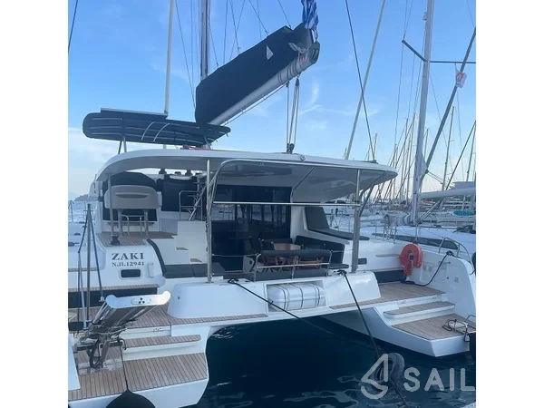 Lagoon 42 - Yacht Charter Sailica