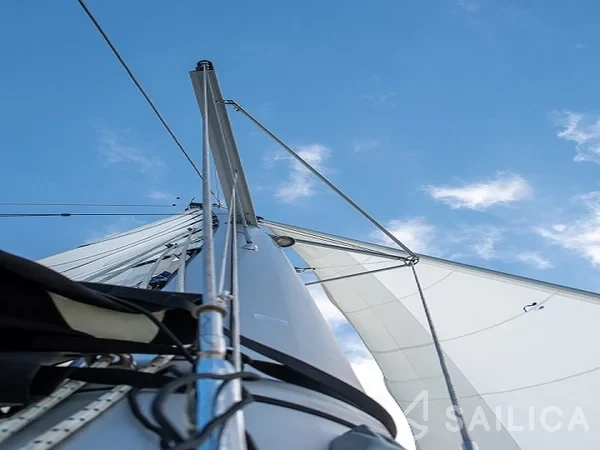 Lagoon 42 - Yacht Charter Sailica