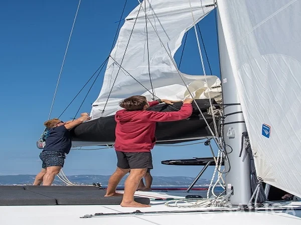 Lagoon 42 - Yacht Charter Sailica