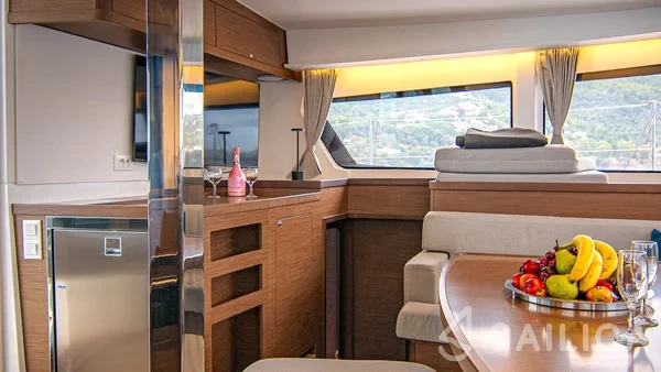 Lagoon 42 - Yacht Charter Sailica