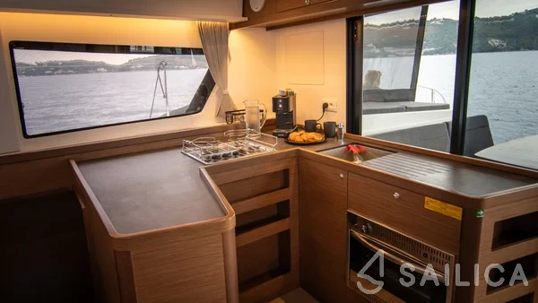 Lagoon 42 - Yacht Charter Sailica