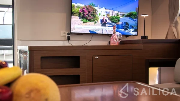 Lagoon 42 - Yacht Charter Sailica