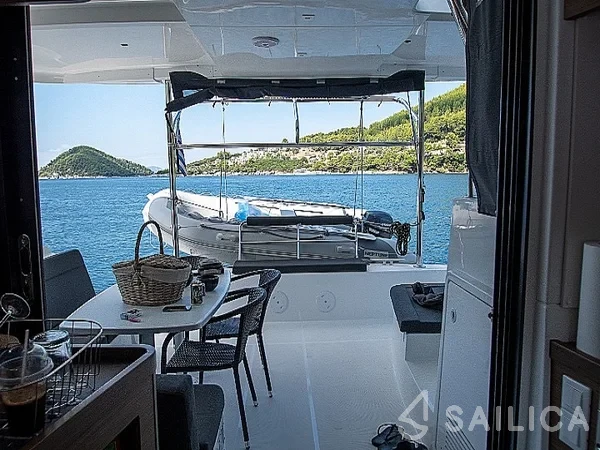 Lagoon 42 - Yacht Charter Sailica