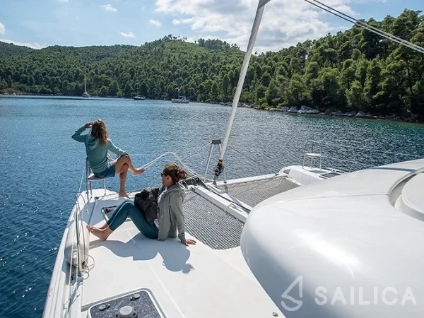 Lagoon 42 - Yacht Charter Sailica