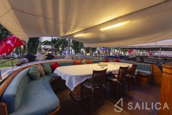 Gulet - Yacht Charter Sailica