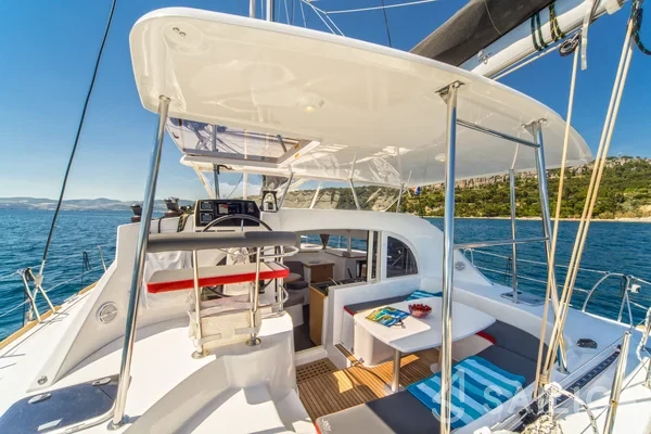 Lagoon 380 - Yacht Charter Sailica