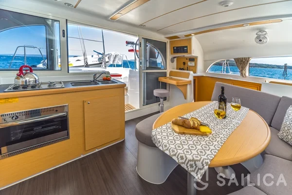 Lagoon 380 - Yacht Charter Sailica