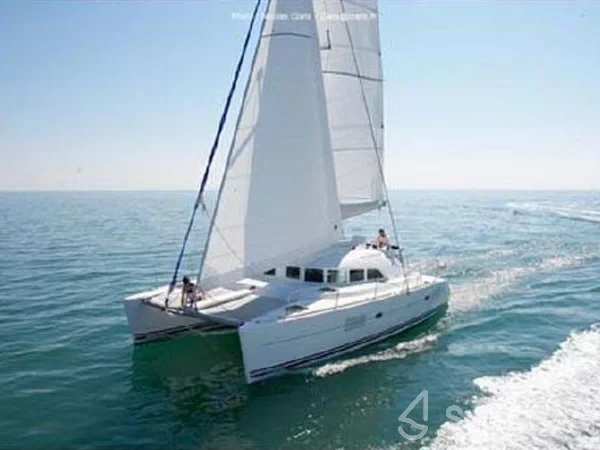 Lagoon 380 - Yacht Charter Sailica