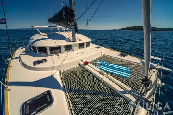Lagoon 380 - Yacht Charter Sailica