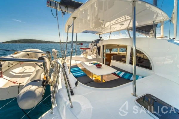 Lagoon 380 - Yacht Charter Sailica
