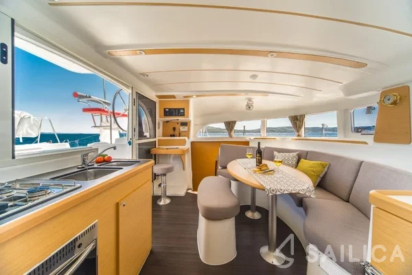 Lagoon 380 - Yacht Charter Sailica