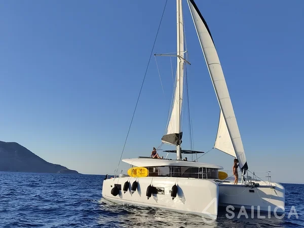 Lagoon 42 - Yacht Charter Sailica