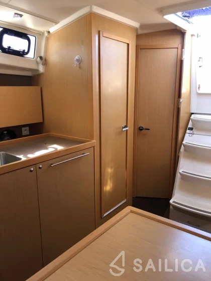 Oceanis 38 - Yacht Charter Sailica