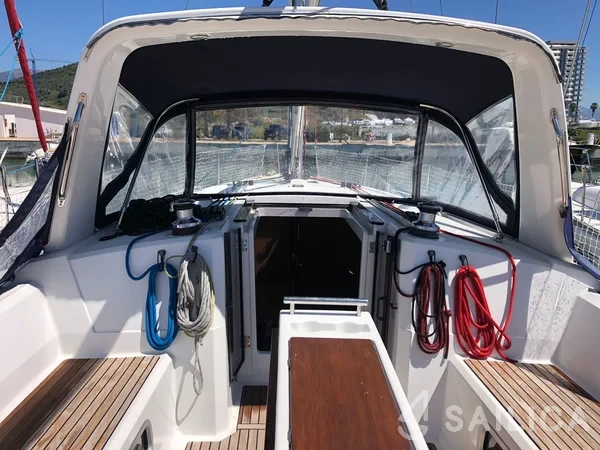 Oceanis 38 - Yacht Charter Sailica