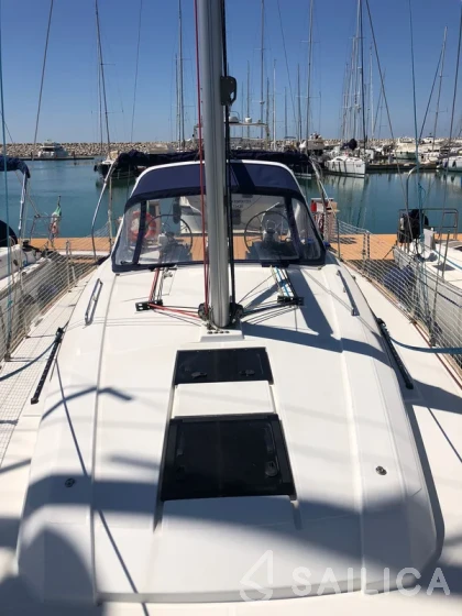 Oceanis 38 - Yacht Charter Sailica
