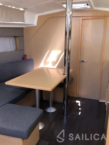 Oceanis 38 - Yacht Charter Sailica