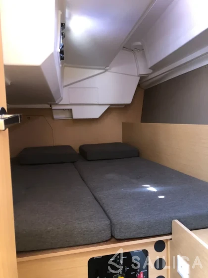 Oceanis 38 - Yacht Charter Sailica