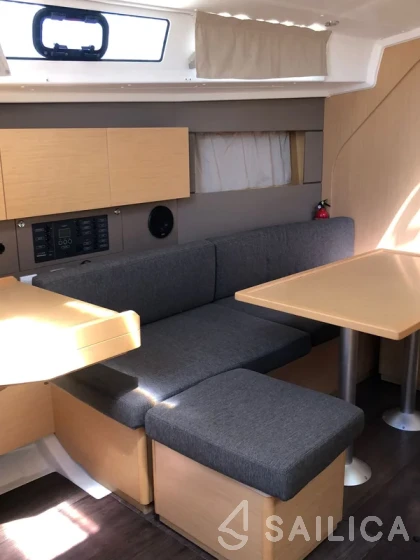 Oceanis 38 - Yacht Charter Sailica
