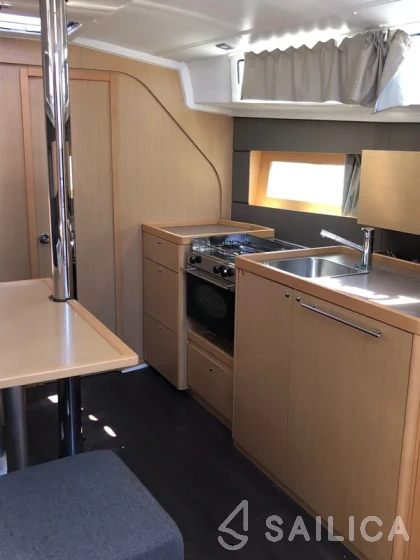 Oceanis 38 - Yacht Charter Sailica
