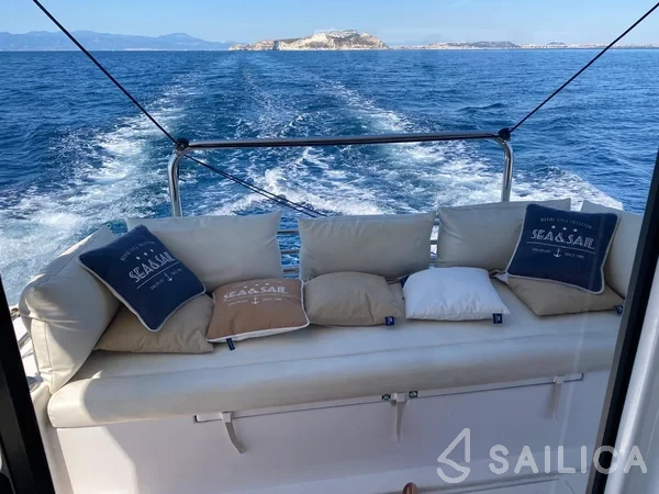 Bali 4.1 - Yacht Charter Sailica