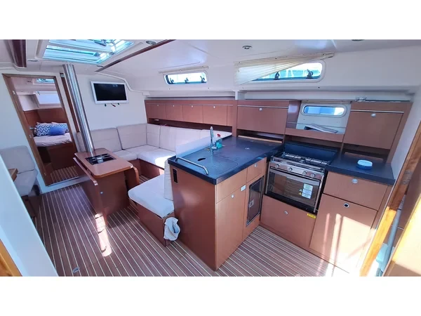 Hanse 415 - Yacht Charter Sailica