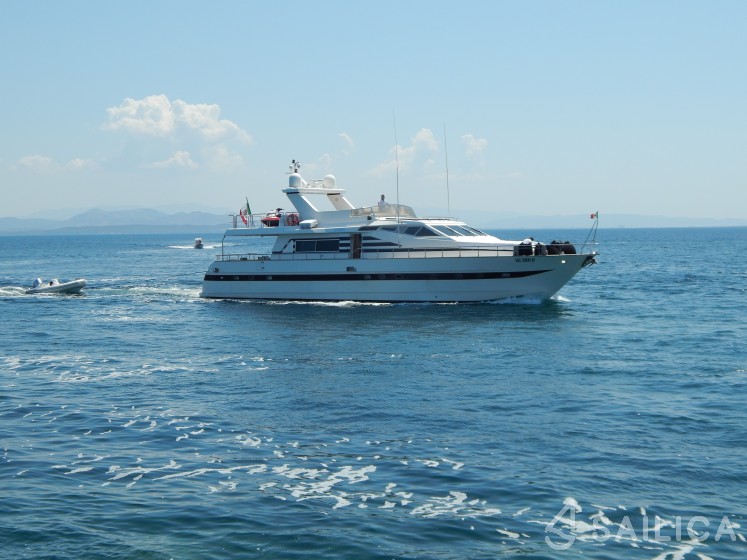 Azimut 76 - Yacht Charter Sailica