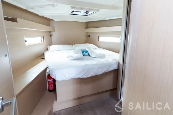 Oceanis 40.1 - Yacht Charter Sailica