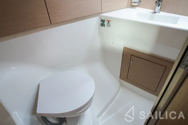 Oceanis 40.1 - Yacht Charter Sailica