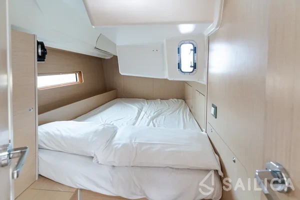 Oceanis 40.1 - Yacht Charter Sailica