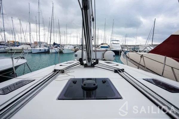 Oceanis 40.1 - Yacht Charter Sailica