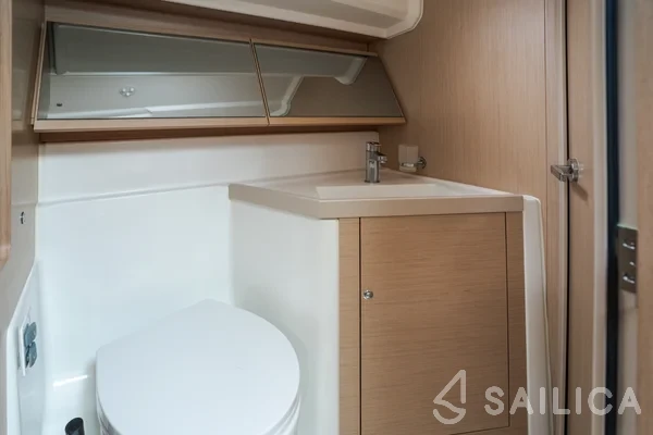Oceanis 40.1 - Yacht Charter Sailica