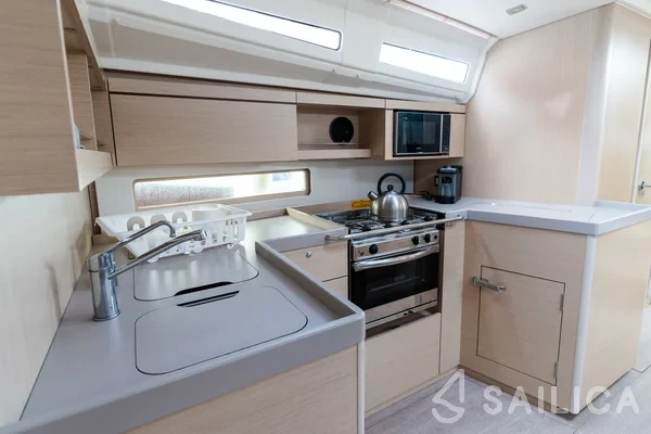 Oceanis 40.1 - Yacht Charter Sailica