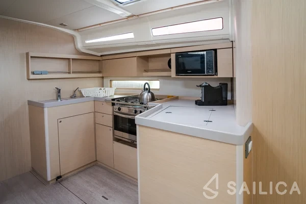 Oceanis 40.1 - Yacht Charter Sailica