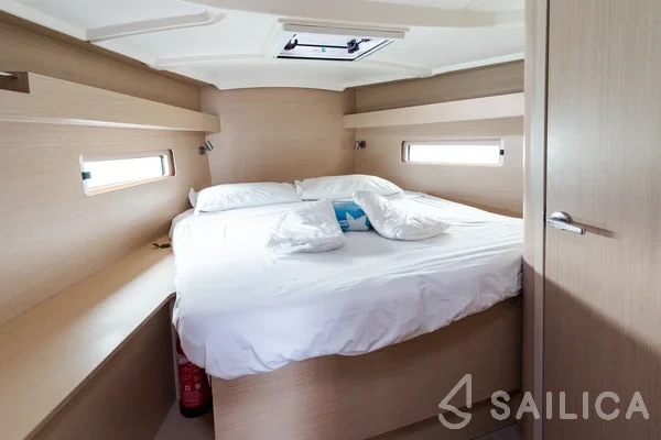 Oceanis 40.1 - Yacht Charter Sailica