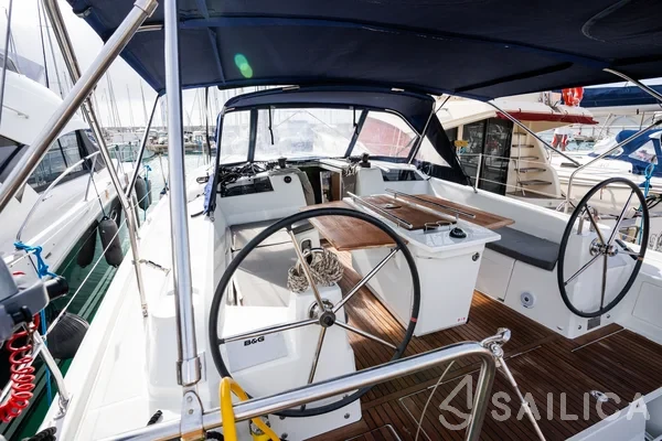 Oceanis 40.1 - Yacht Charter Sailica
