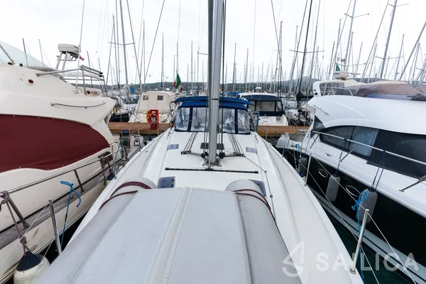 Oceanis 40.1 - Yacht Charter Sailica