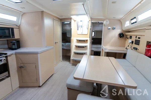 Oceanis 40.1 - Yacht Charter Sailica