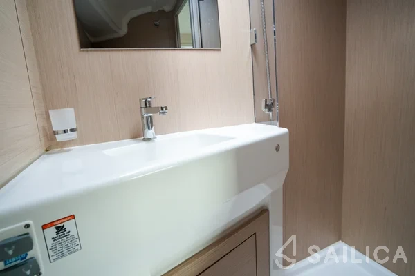 Oceanis 40.1 - Yacht Charter Sailica