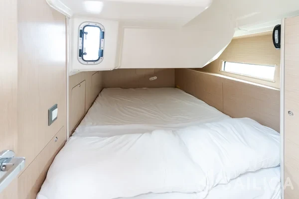 Oceanis 40.1 - Yacht Charter Sailica