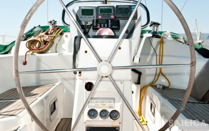 Bavaria 38H - Yacht Charter Sailica