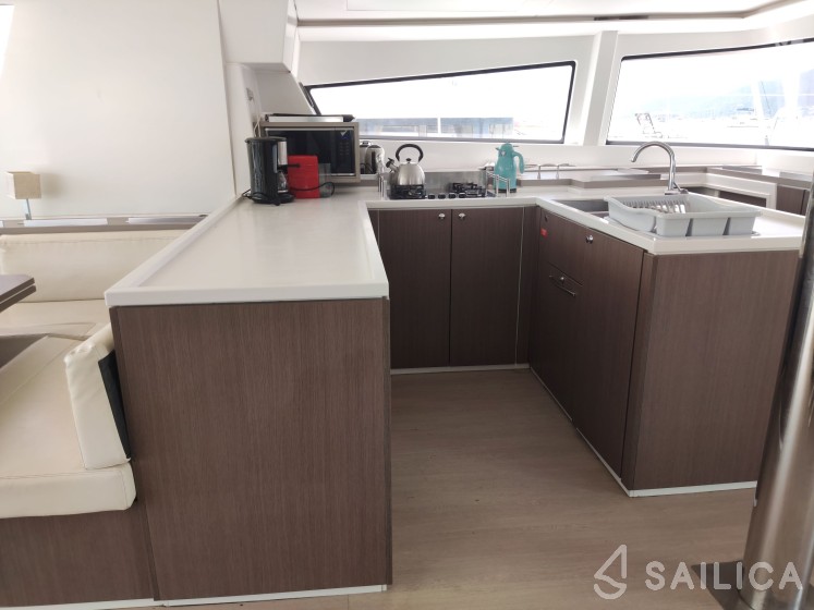Bali 5.4. - Yacht Charter Sailica