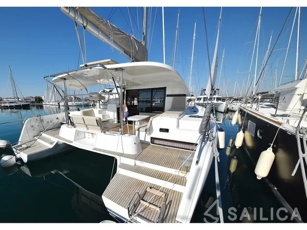 Lagoon 42 - Yacht Charter Sailica