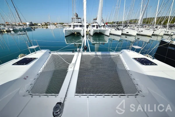 Lagoon 42 - Yacht Charter Sailica