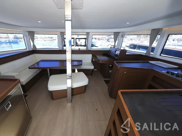 Lagoon 42 - Yacht Charter Sailica