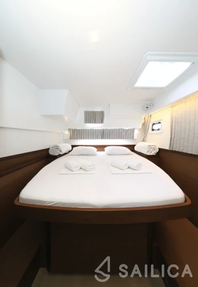 Lagoon 42 - Yacht Charter Sailica