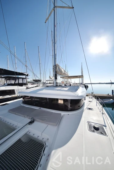 Lagoon 42 - Yacht Charter Sailica