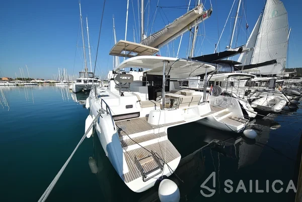 Lagoon 42 - Yacht Charter Sailica