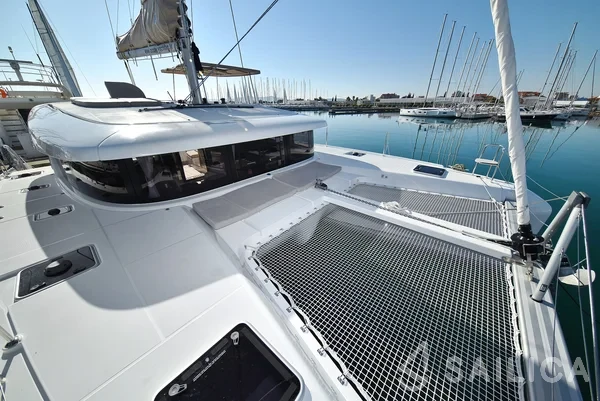 Lagoon 42 - Yacht Charter Sailica