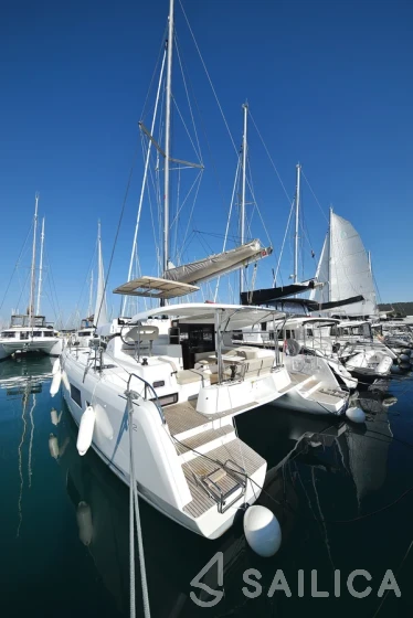 Lagoon 42 - Yacht Charter Sailica